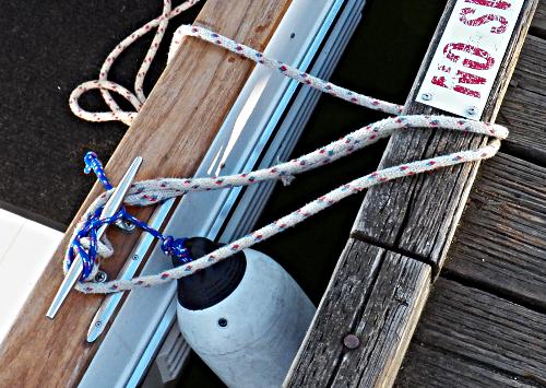 How-to-Tie-Your Boat-to-a-Bull-Rail–Part-2-Step-3