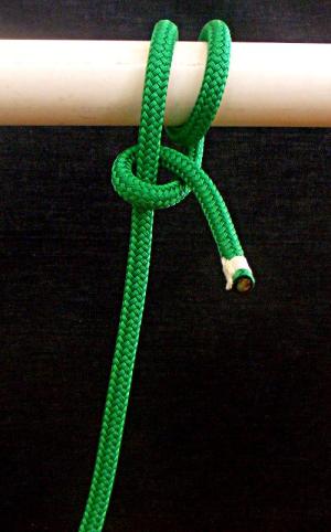 Round turn and two half hitches - fender knot